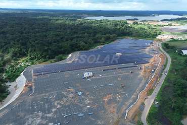 UISOLAR Levert met succes het ST2 Dubbelpaal Grondmontagesysteem voor een zonneproject van 24 MW in Belize